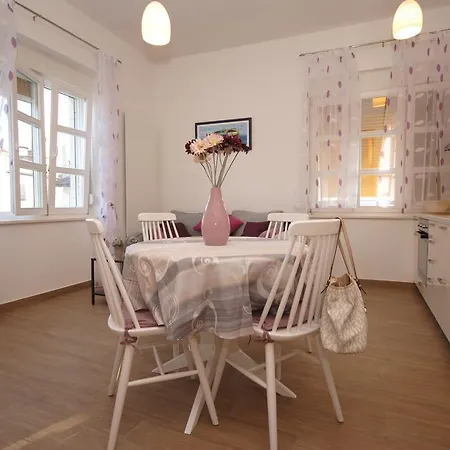 Gluic Apartment *